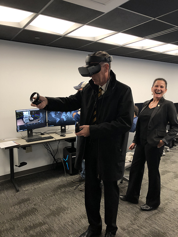 Fitterling and Loboa in the AR-VR lab