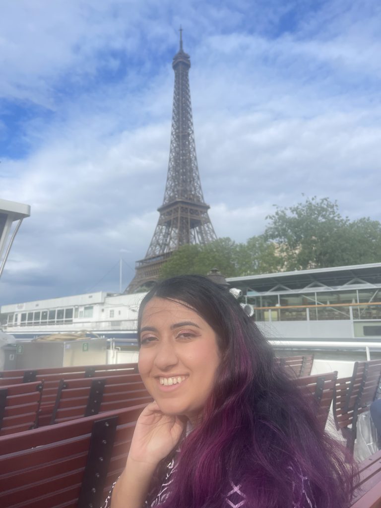 Isha Deol Eiffel Tower