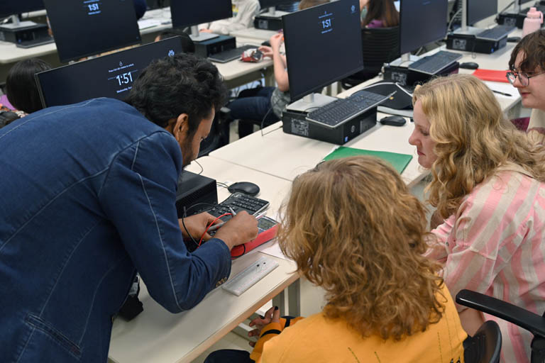 Girl Experiencing Electrical & Computer Engineering camp