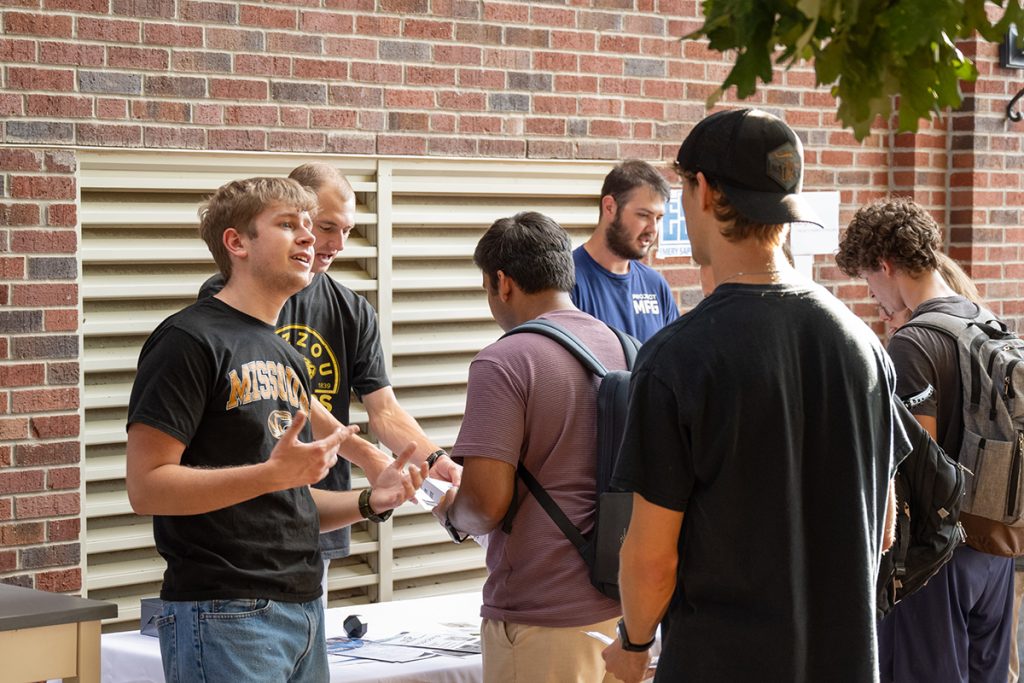 Students at New Student Barbecue 2026