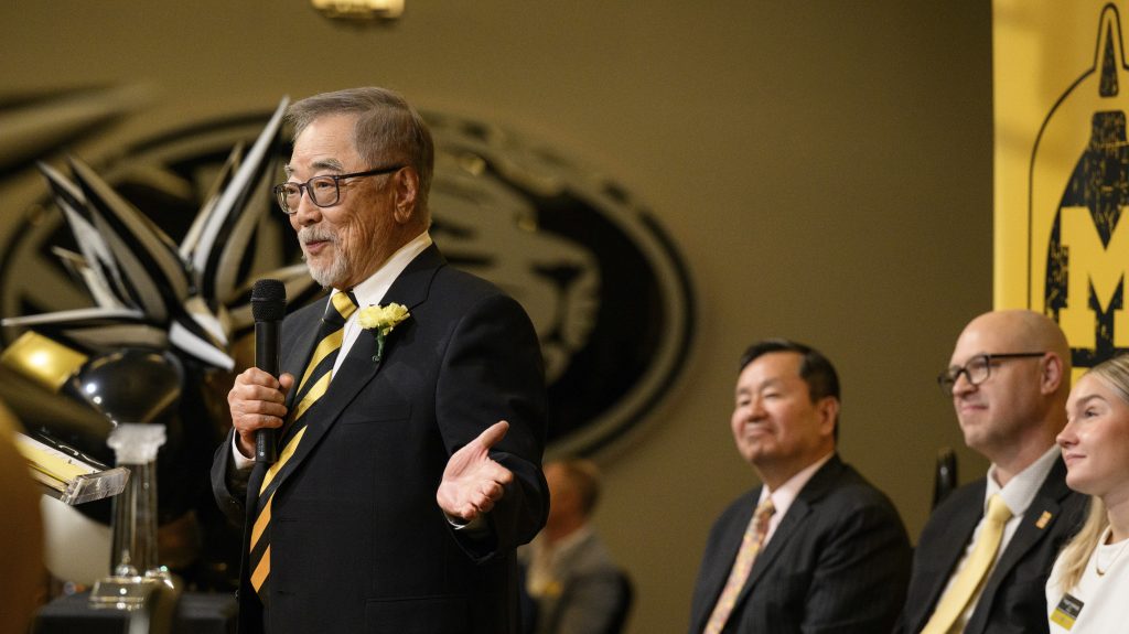 Joon Byung Bai speaks at Mizzou Hall of Fame induction ceremony.